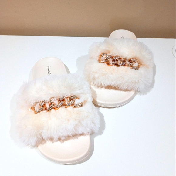 Like New 🌷 Wild Diva Women's White Faux Fur Flat Slides - Picture 2 of 16